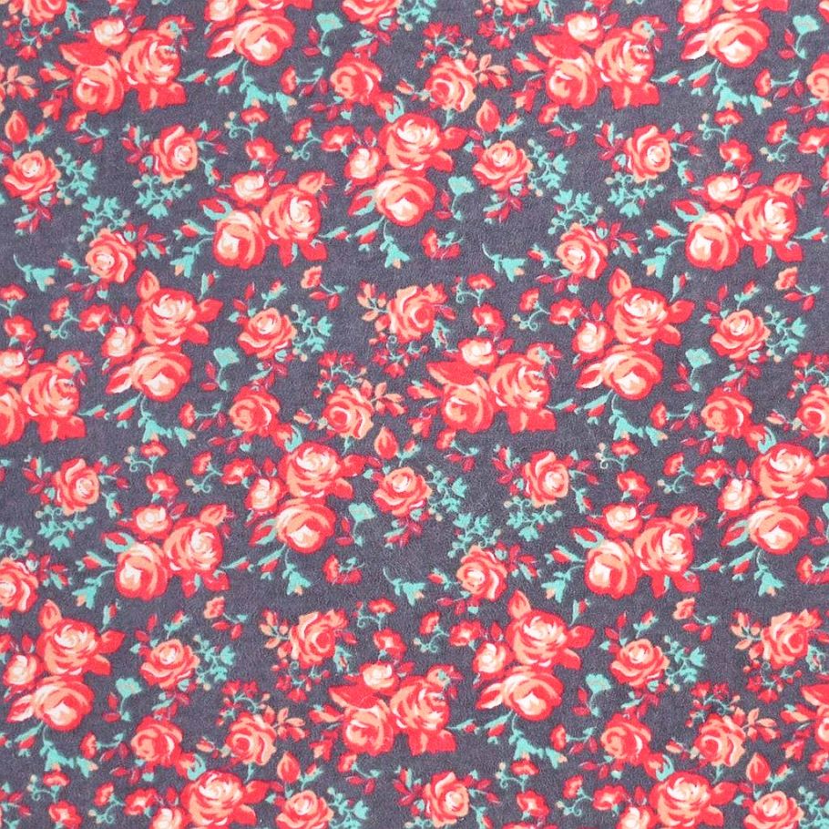 Ekki pappírsþurrkur 12 stk. á rúllu. Rósir. 25x30 cm.