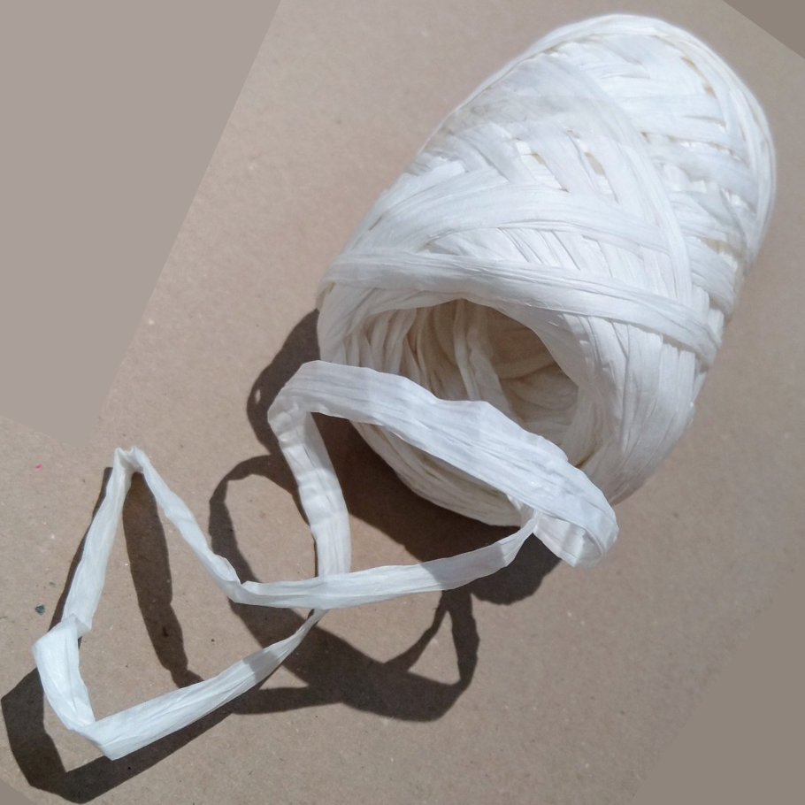 Raffia, hvítt pappírs pakkaband - 45 mtr.