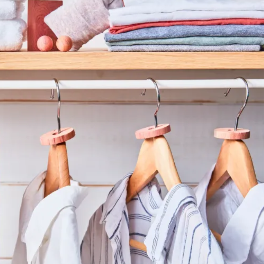 Sedrusviðarskífur á herðatré