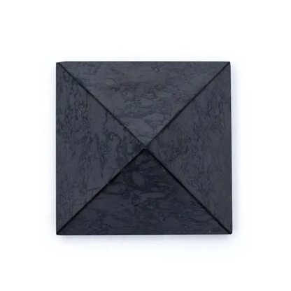 Shungite pýramídi
